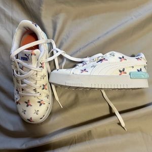 Girls tennis shoes
